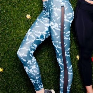 Barry’s Bootcamp Crop workout leggings